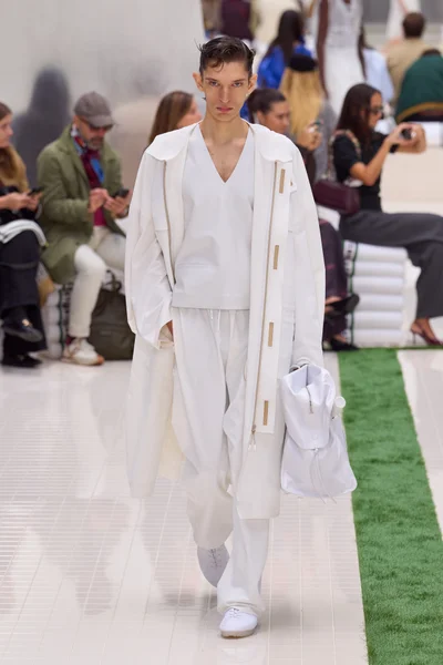 Look 50